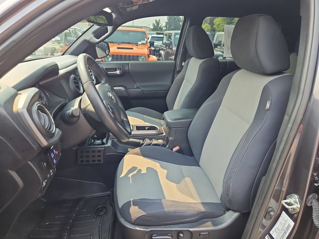 Used 2021 Toyota Tacoma TRD Off-Road AWD/4WD image 12