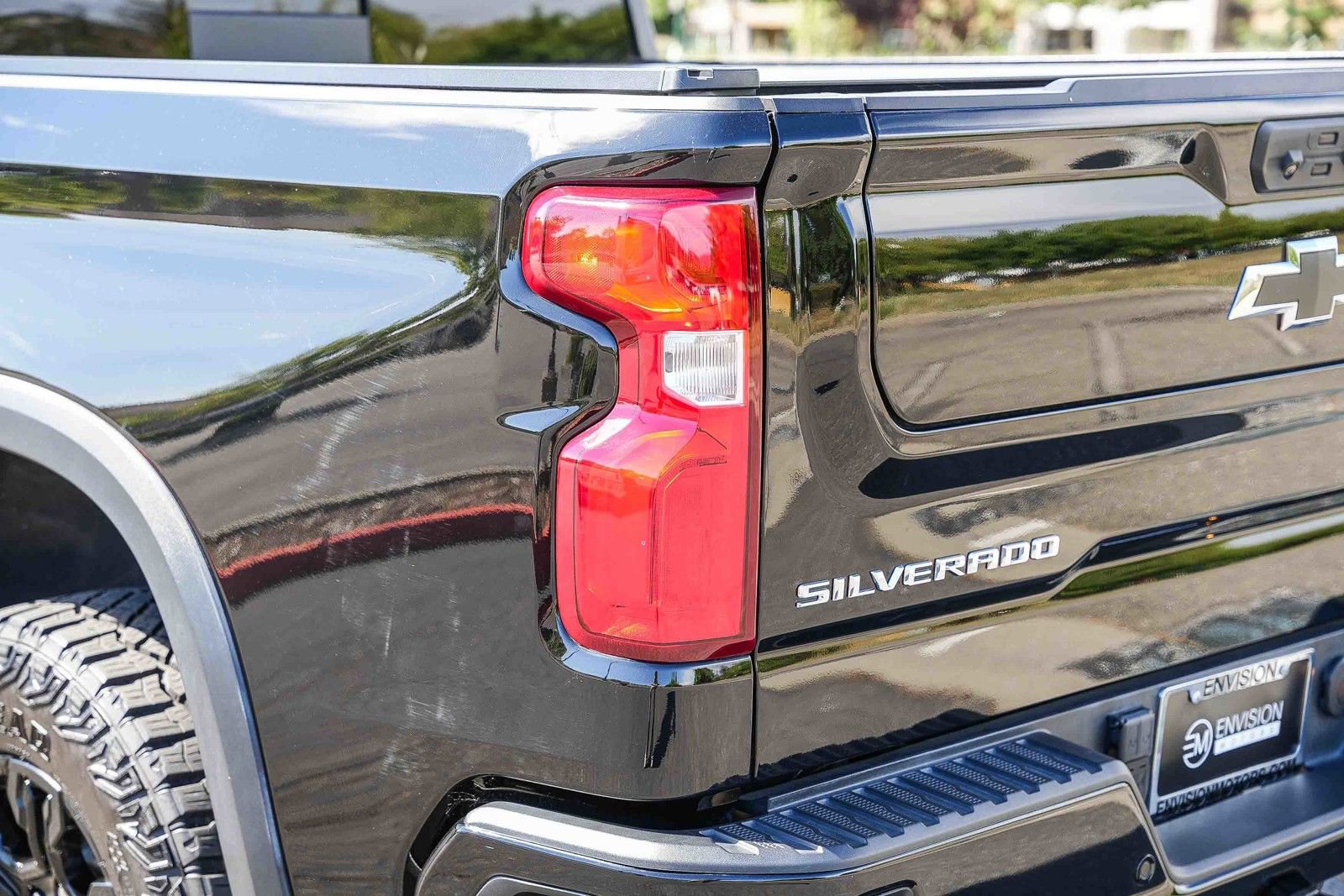Used 2023 Chevrolet Silverado 1500 ZR2 w/ Technology Package AWD/4WD image 11