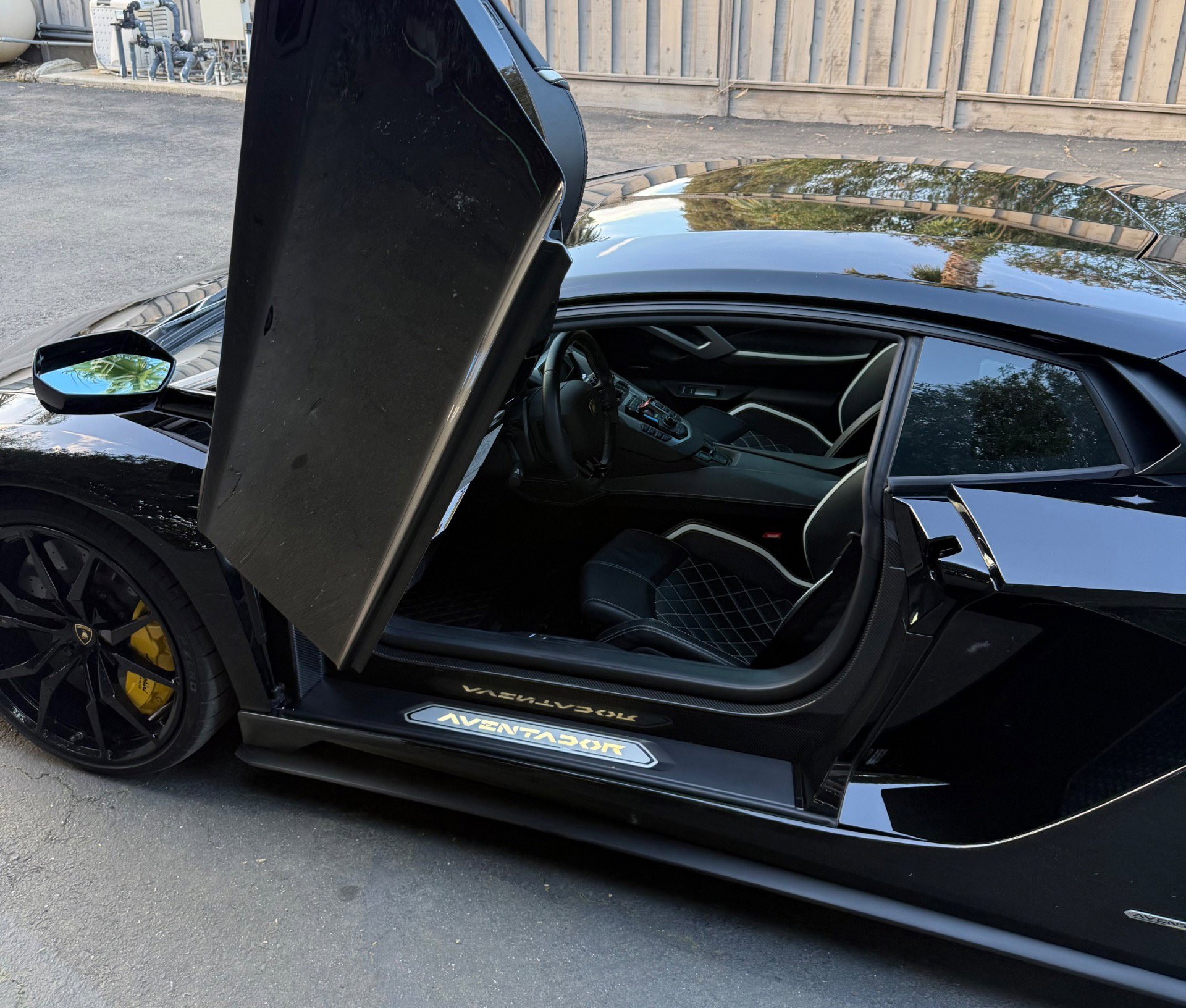 Used 2017 Lamborghini Aventador S image 15