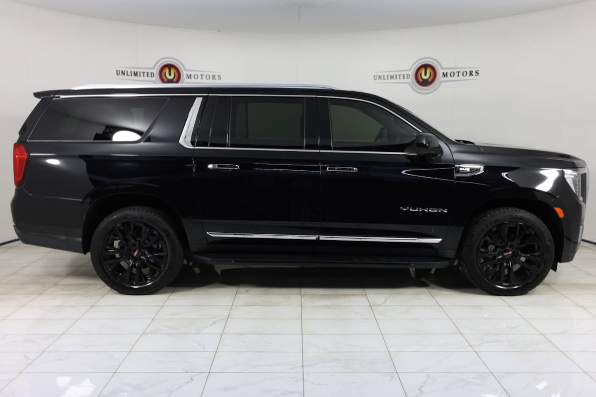 Used 2023 GMC Yukon XL SLT AWD/4WD image 2