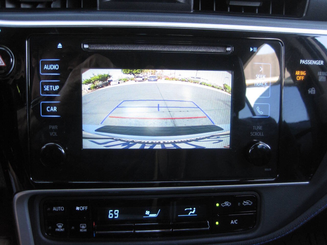 Used 2017 Toyota Corolla SE FWD image 36