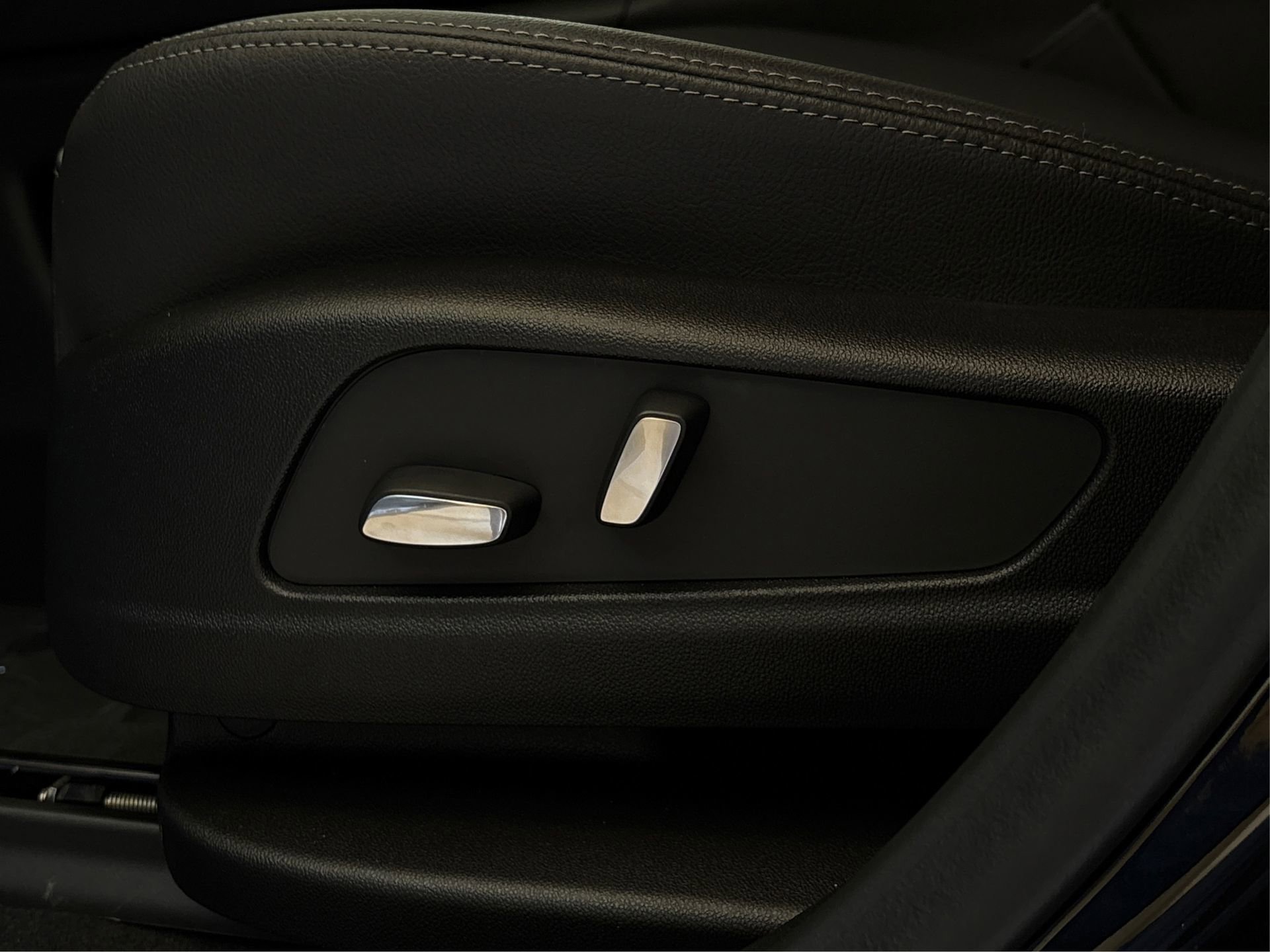 New 2026 Cadillac XT5 Luxury image 30