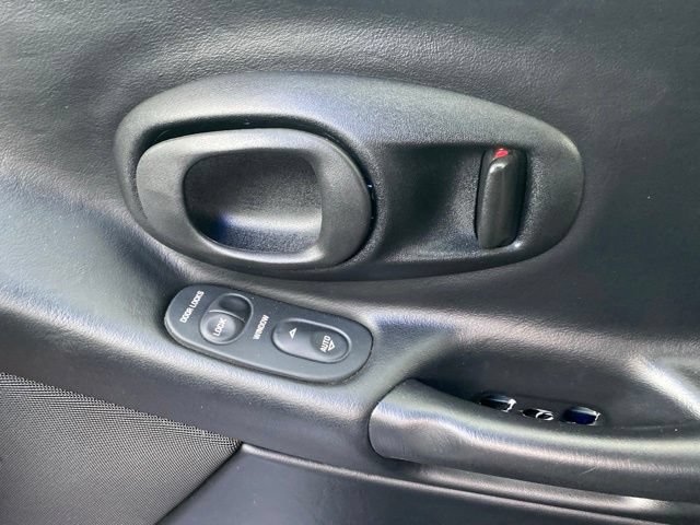 Used 2003 Chevrolet Corvette Coupe w/ Preferred Equipment Group RWD image 18