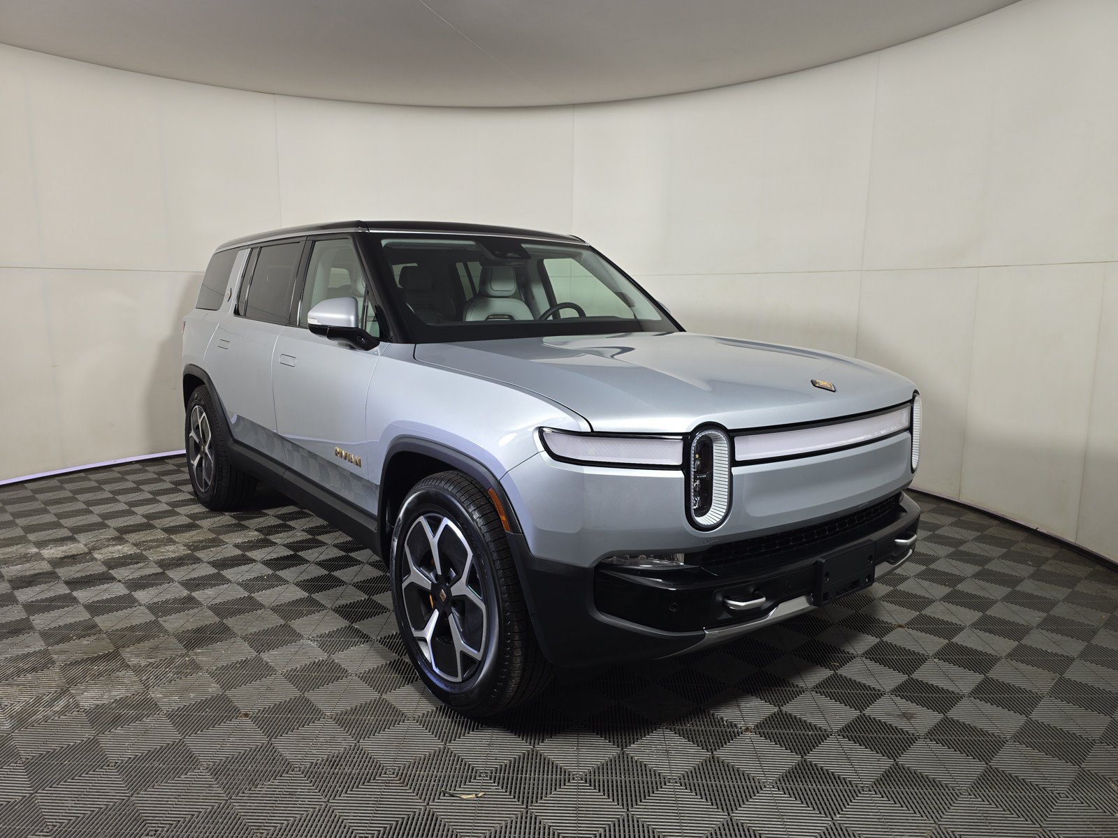 Used 2024 Rivian R1S Adventure AWD/4WD image 7