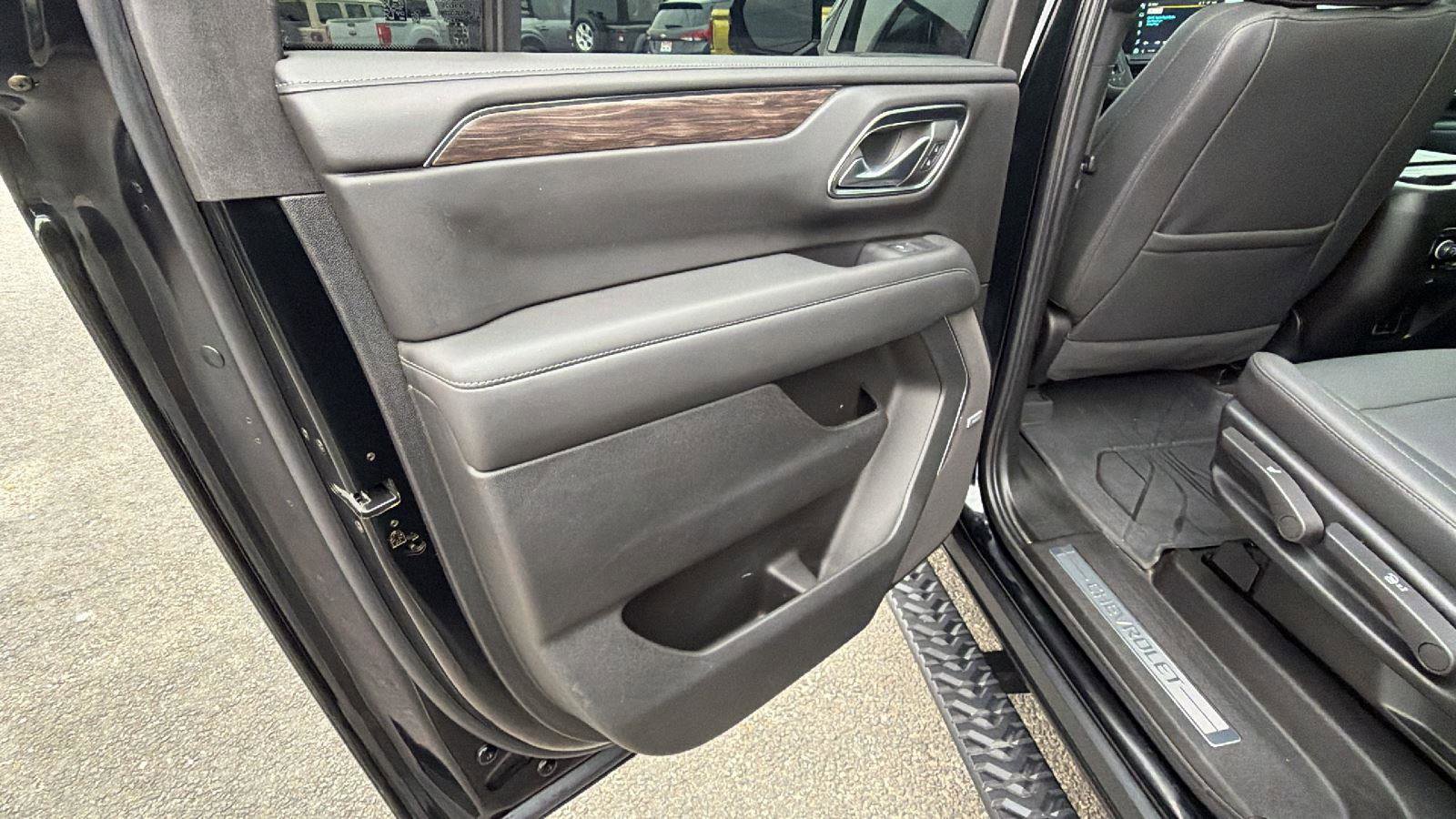 Certified 2024 Chevrolet Suburban Z71 w/ Luxury Package AWD/4WD image 21