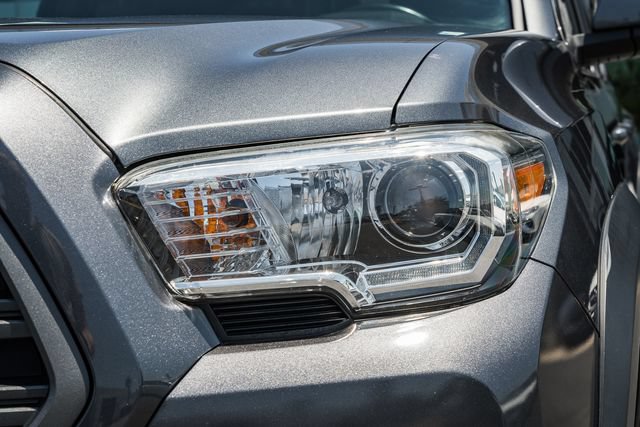 Used 2020 Toyota Tacoma TRD Off-Road AWD/4WD image 12