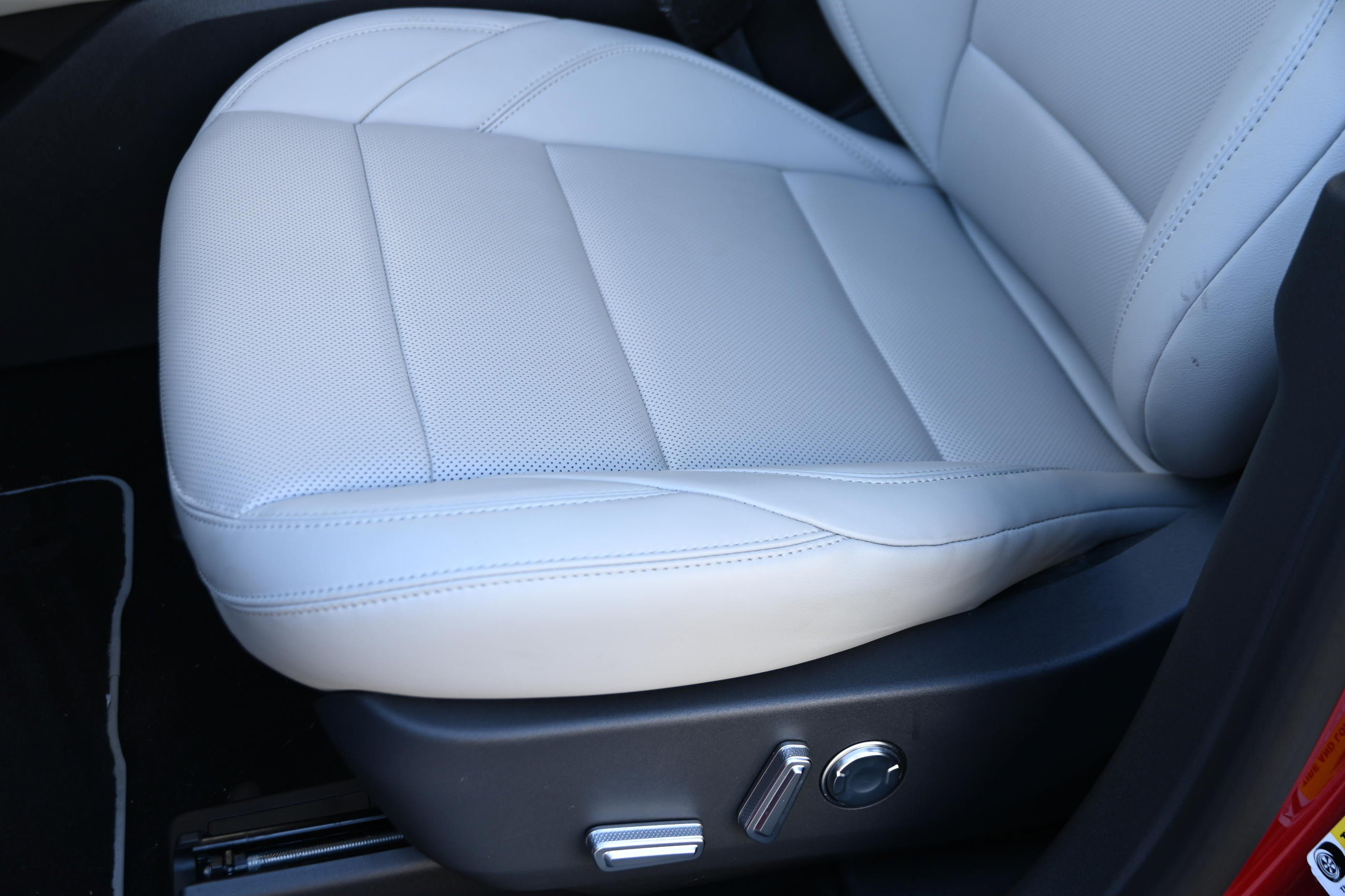 Used 2026 Lincoln Nautilus Premier AWD/4WD image 28