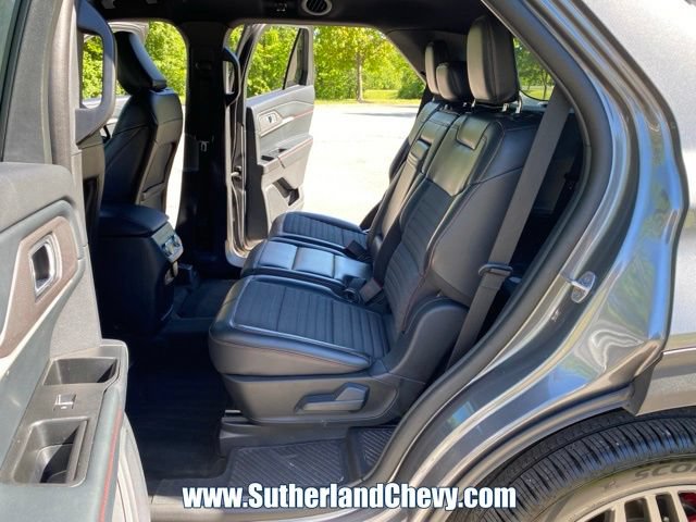 Used 2025 Ford Explorer ST-Line w/ ST-Line Street Pack AWD/4WD image 37