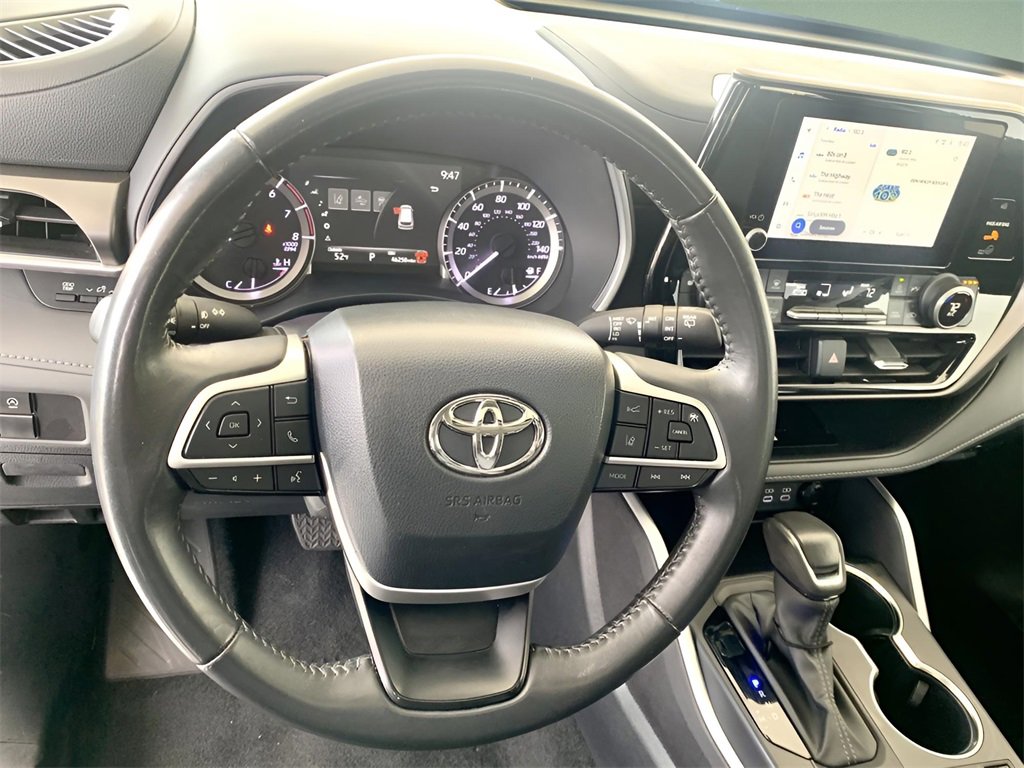 Used 2024 Toyota Highlander XLE image 34