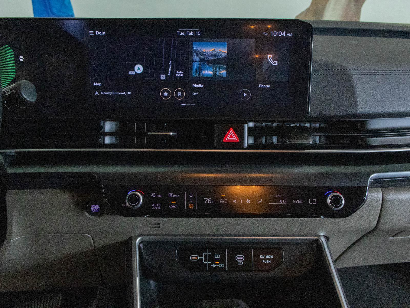 Used 2025 Kia Carnival image 4