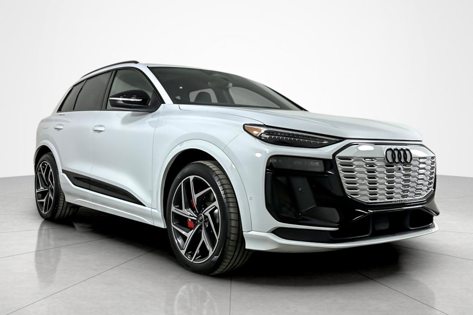New 2025 Audi SQ6 e-tron Premium Plus AWD/4WD video 2