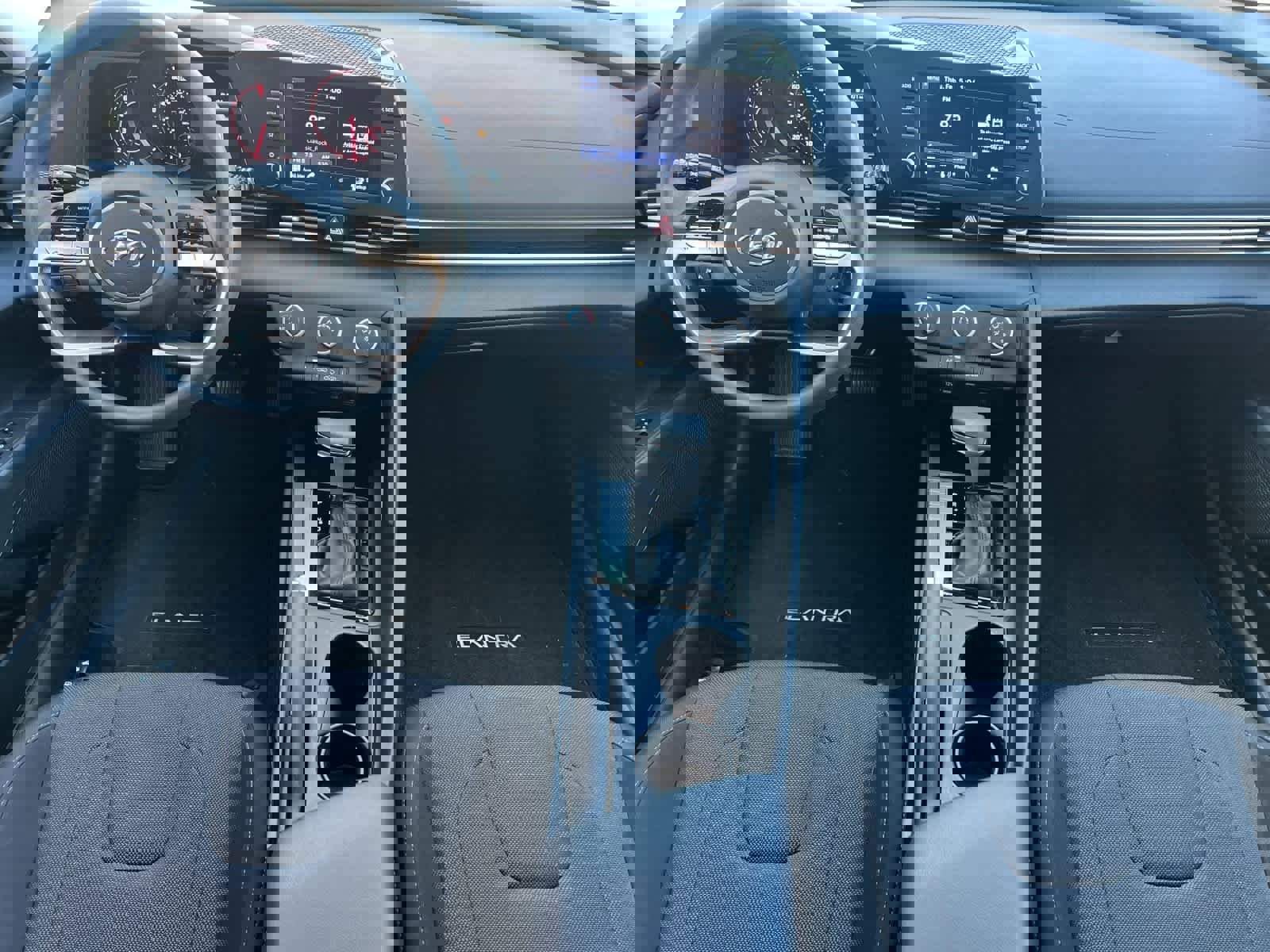 Certified 2023 Hyundai Elantra SE image 4