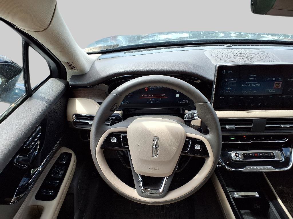 Used 2024 Lincoln Corsair Reserve w/ Equipment Group 201A image 8