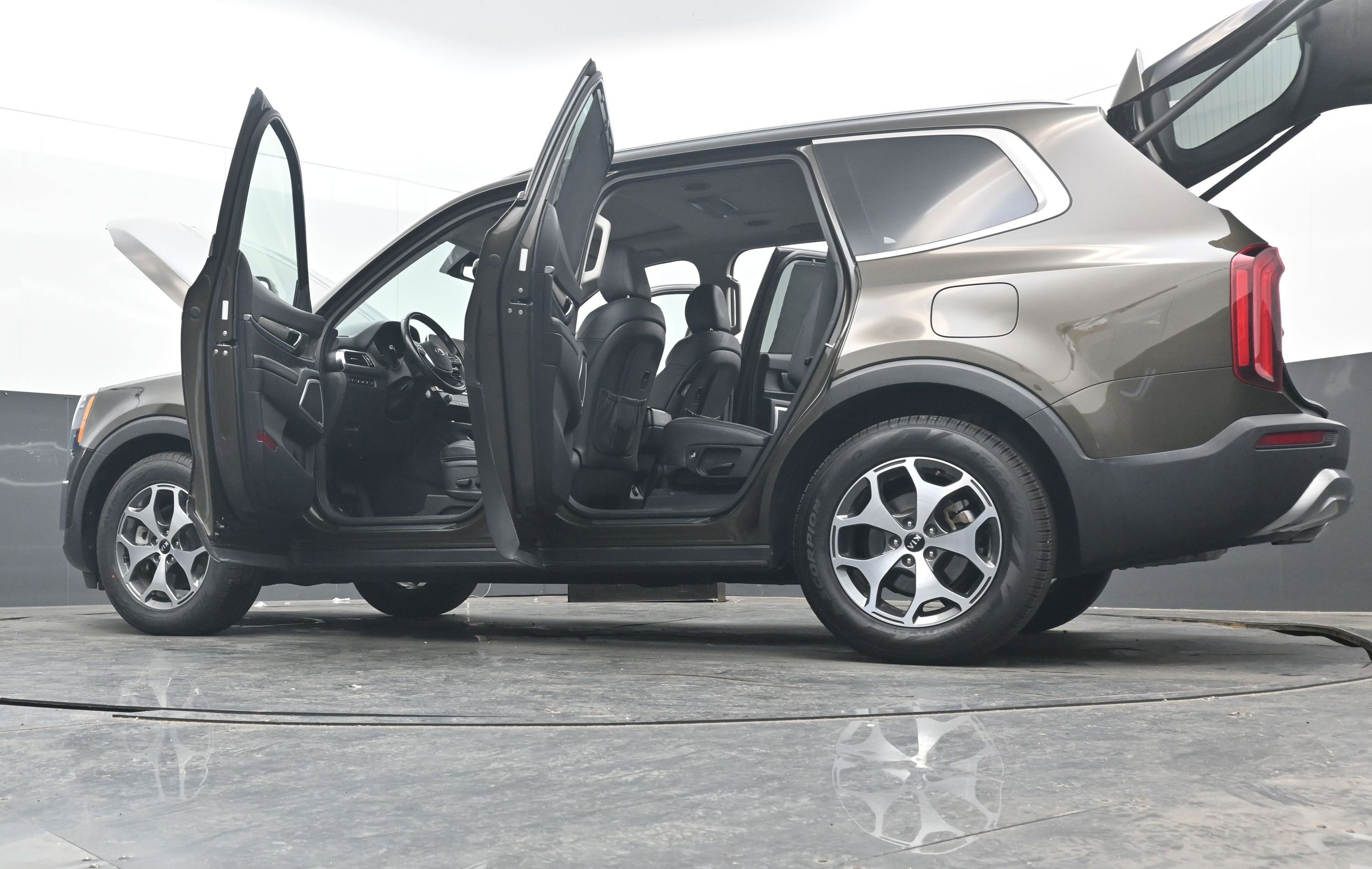 Used 2021 Kia Telluride EX image 41