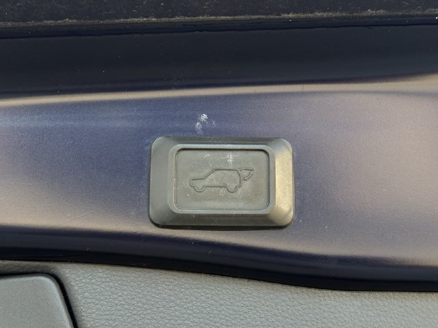 Used 2021 Toyota RAV4 XLE Premium AWD/4WD image 34