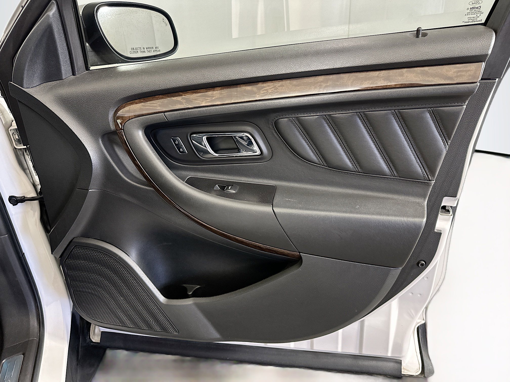 Used 2018 Ford Taurus Limited image 31