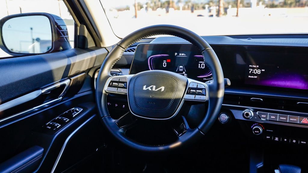 Used 2025 Kia Telluride LX image 18