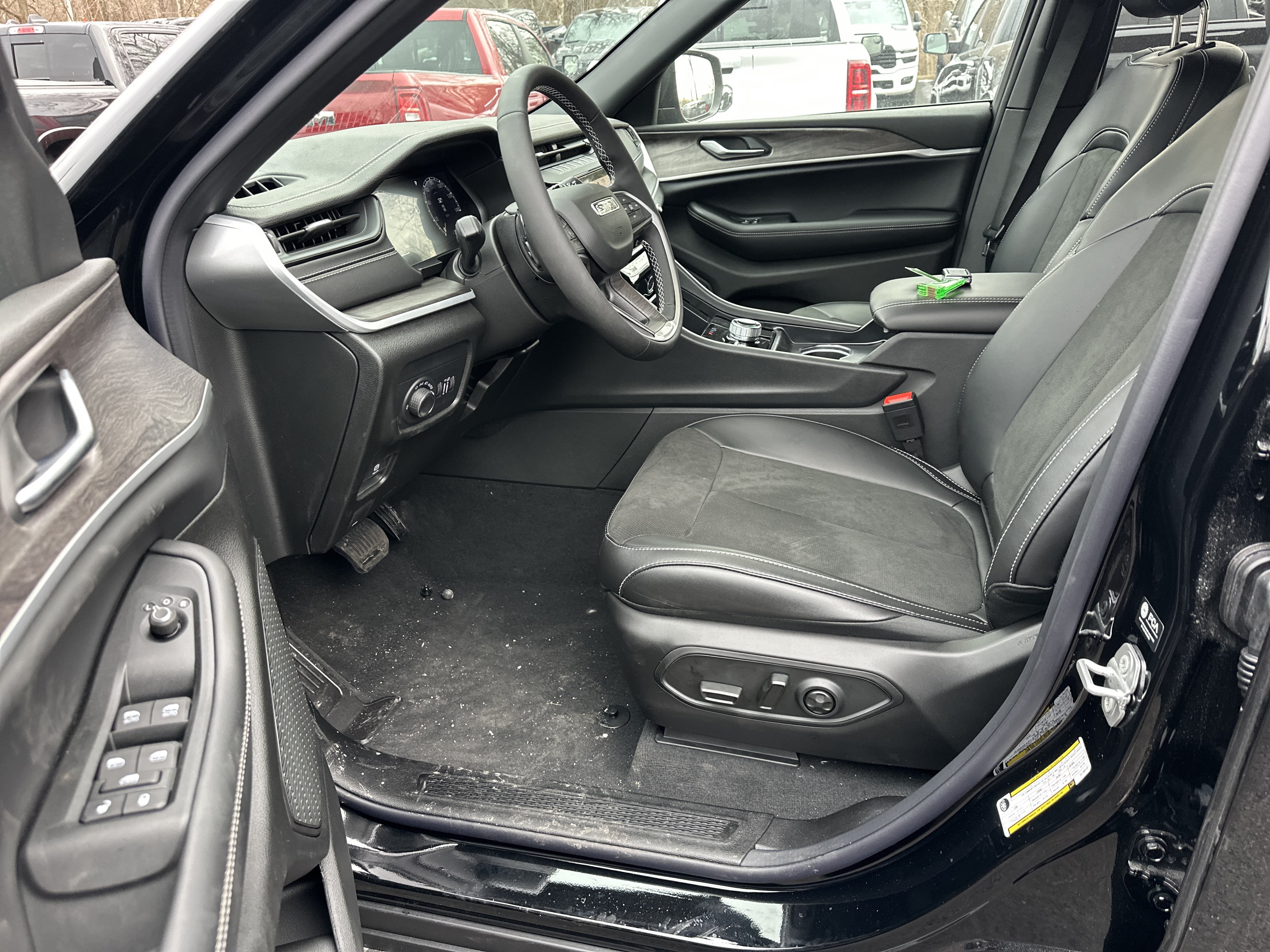 New 2026 Jeep Grand Cherokee Altitude AWD/4WD image 28