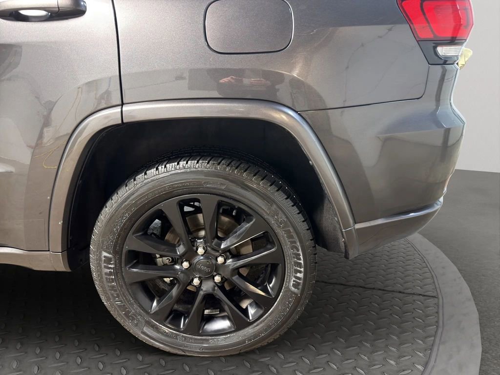 Used 2017 Jeep Grand Cherokee Altitude image 26