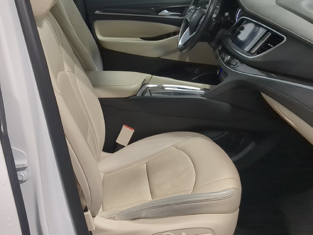Used 2024 Buick Enclave Essence w/ Sound and Sites Package AWD/4WD image 27