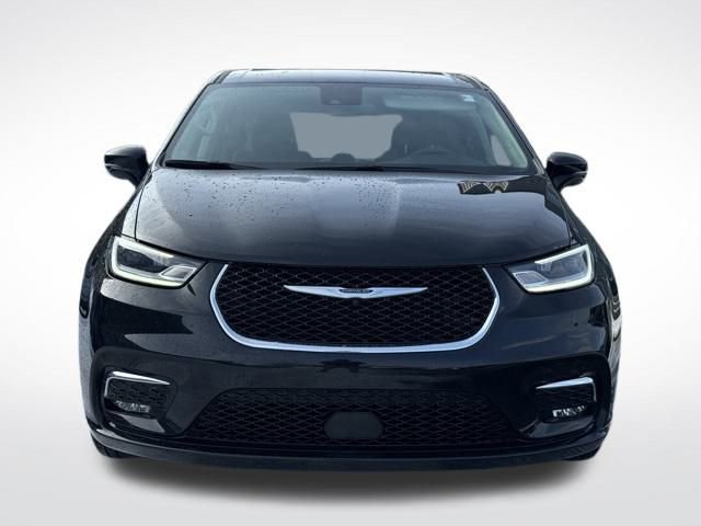 Certified 2024 Chrysler Pacifica Touring-L image 4