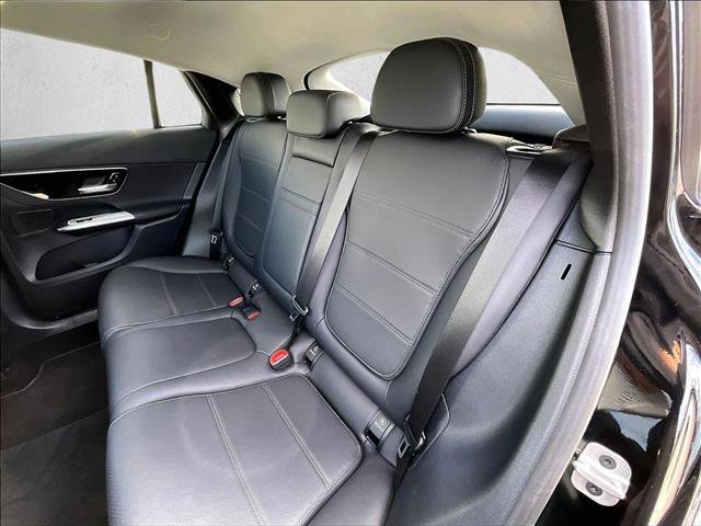 Used 2025 Mercedes-Benz GLC 300 4MATIC image 28
