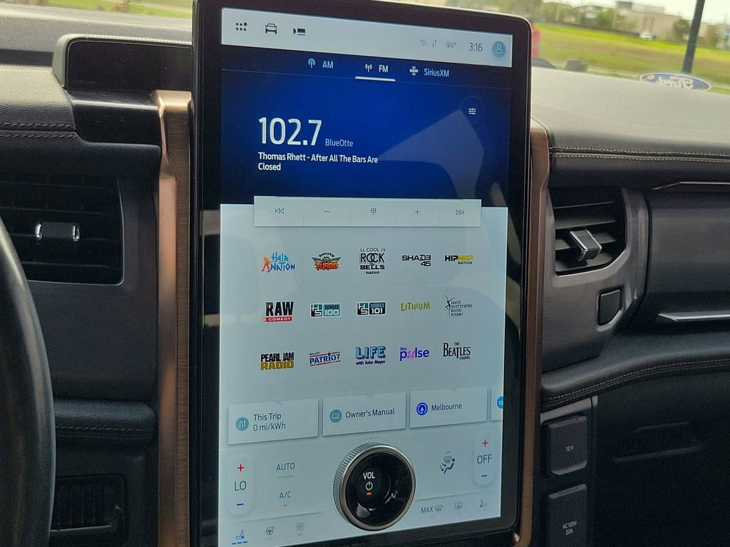 Used 2022 Ford F150 Lightning Lariat image 24