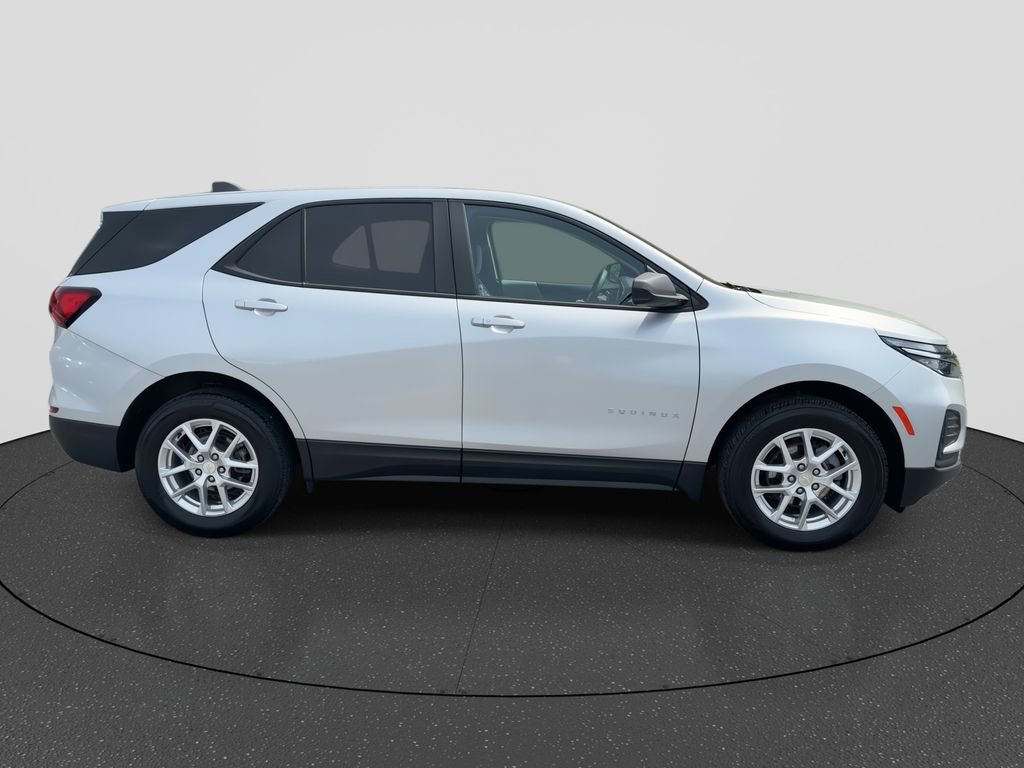 Used 2022 Chevrolet Equinox LS w/ LS Convenience Package AWD/4WD image 9