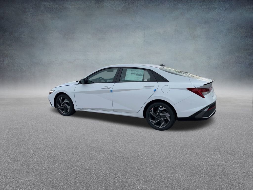 Used 2025 Hyundai Elantra SEL image 16