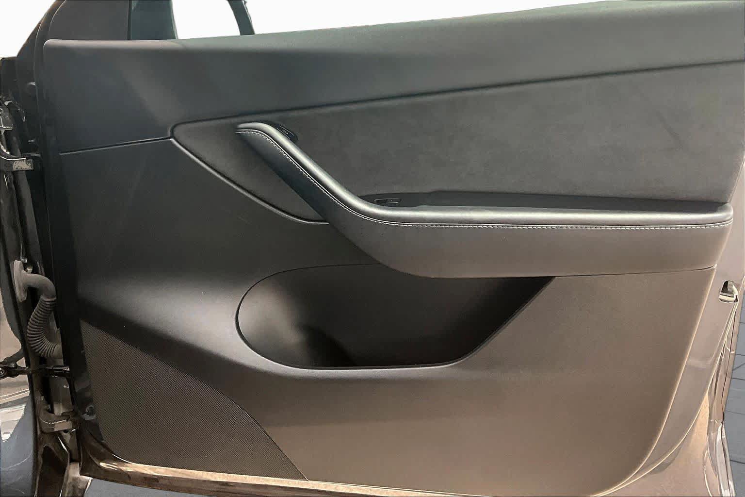 Used 2022 Tesla Model Y Long Range AWD/4WD image 19