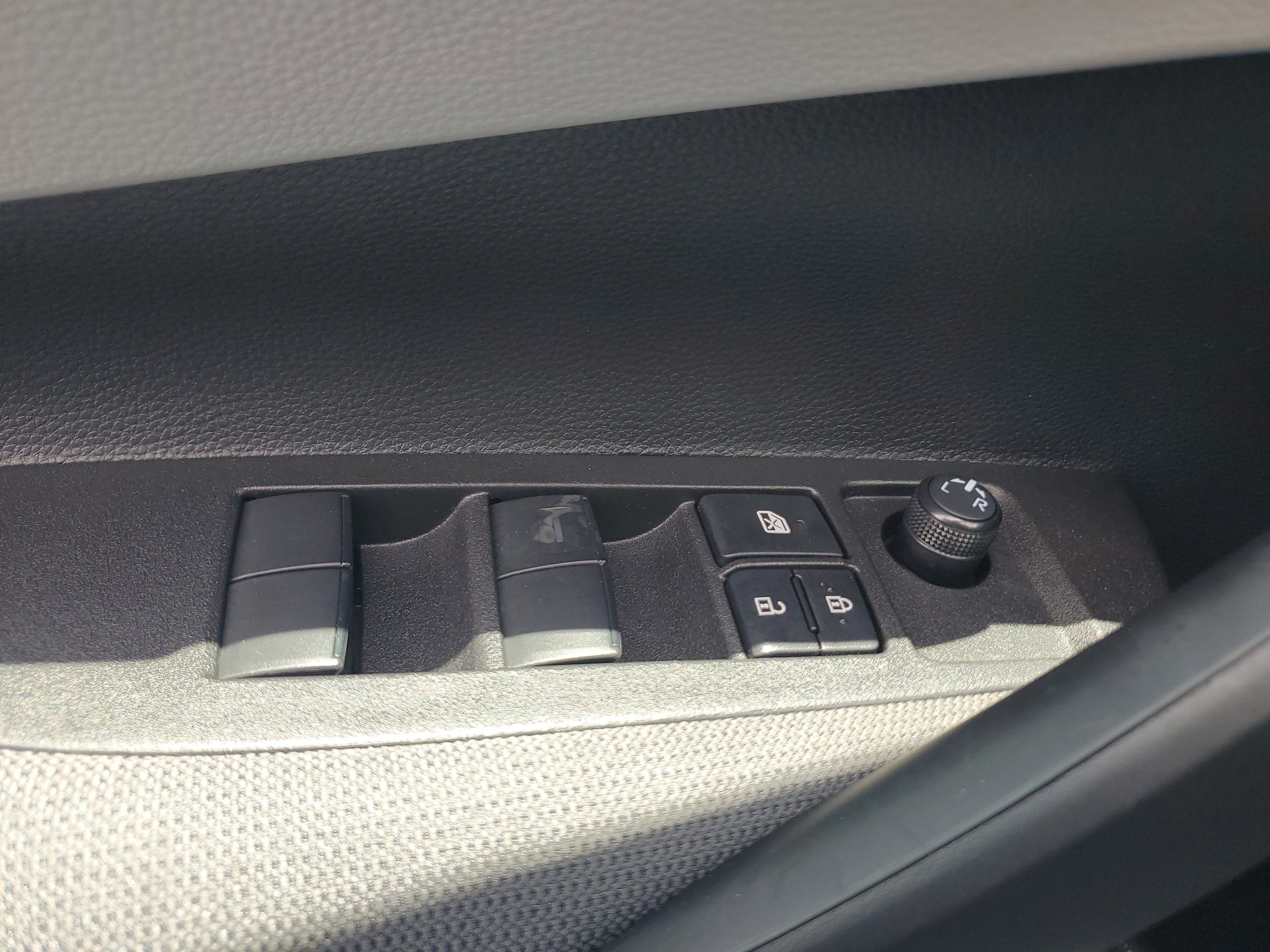 Used 2025 Toyota Corolla LE FWD image 24