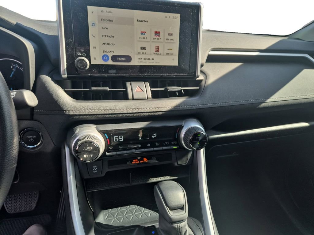 Used 2017 Toyota RAV4 XLE image 17