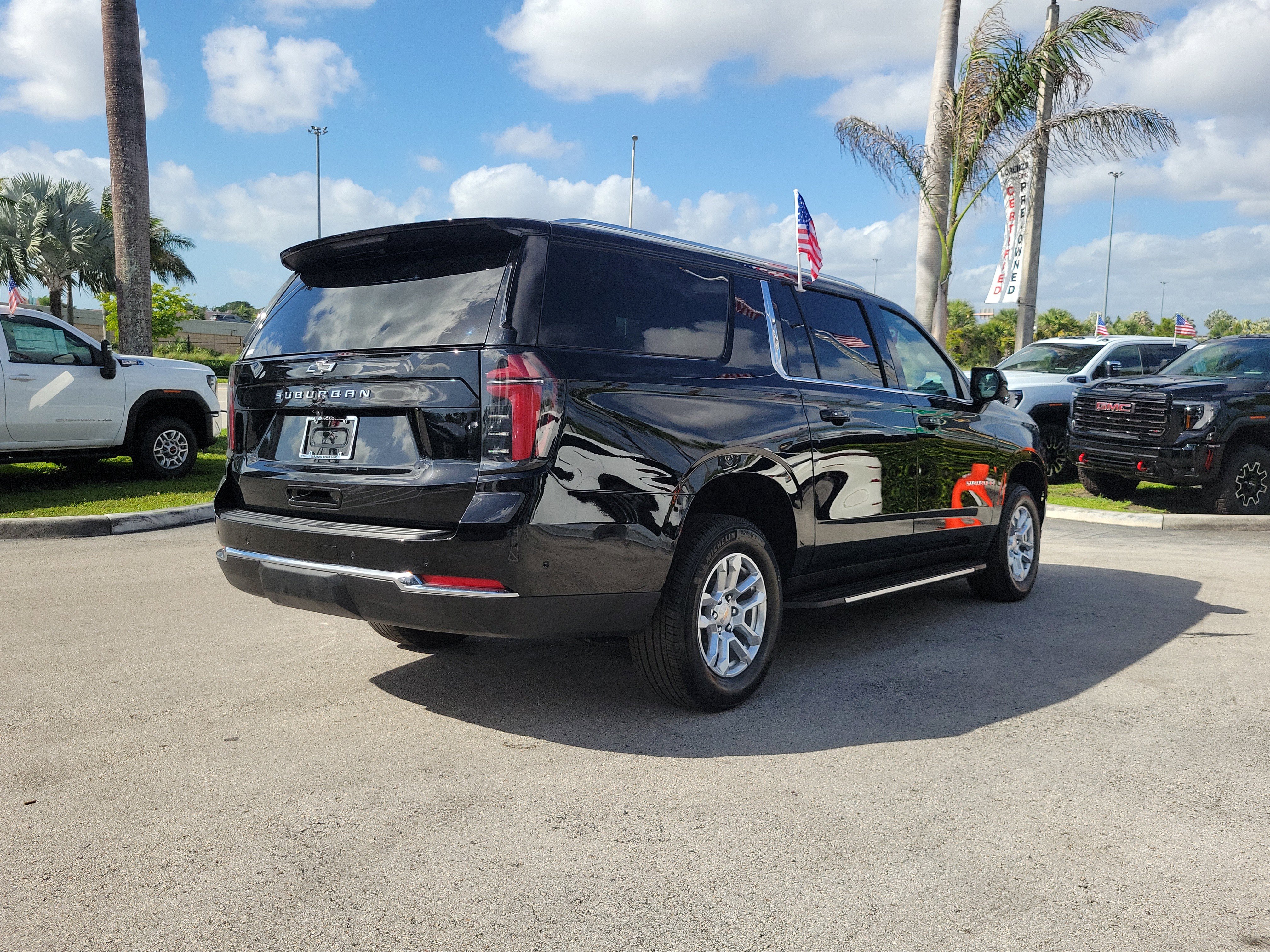 Used 2025 Chevrolet Suburban LS w/ LPO, Dark Essentials Package RWD image 5