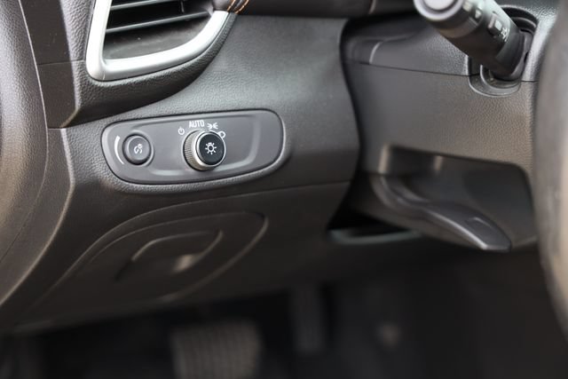 Used 2019 Chevrolet Trax LT w/ LT Convenience Package FWD image 16