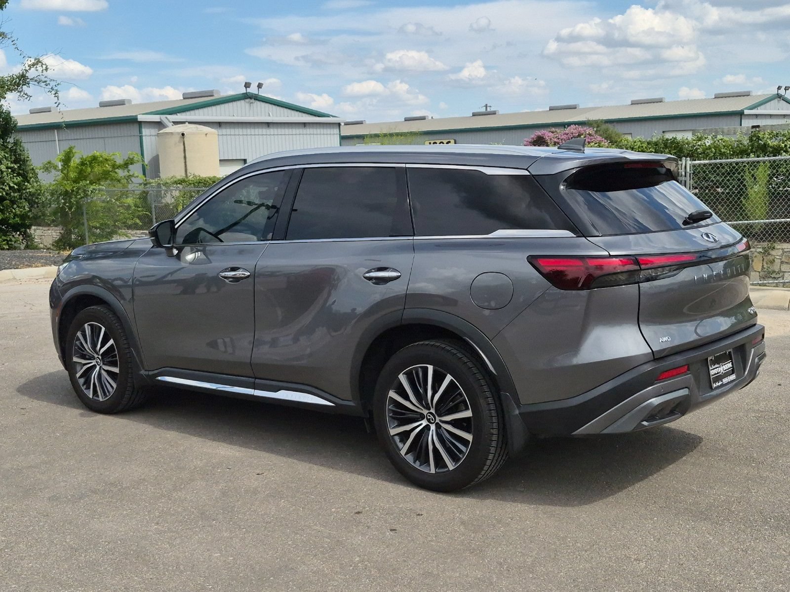 Used 2023 INFINITI QX60 Sensory AWD/4WD image 3