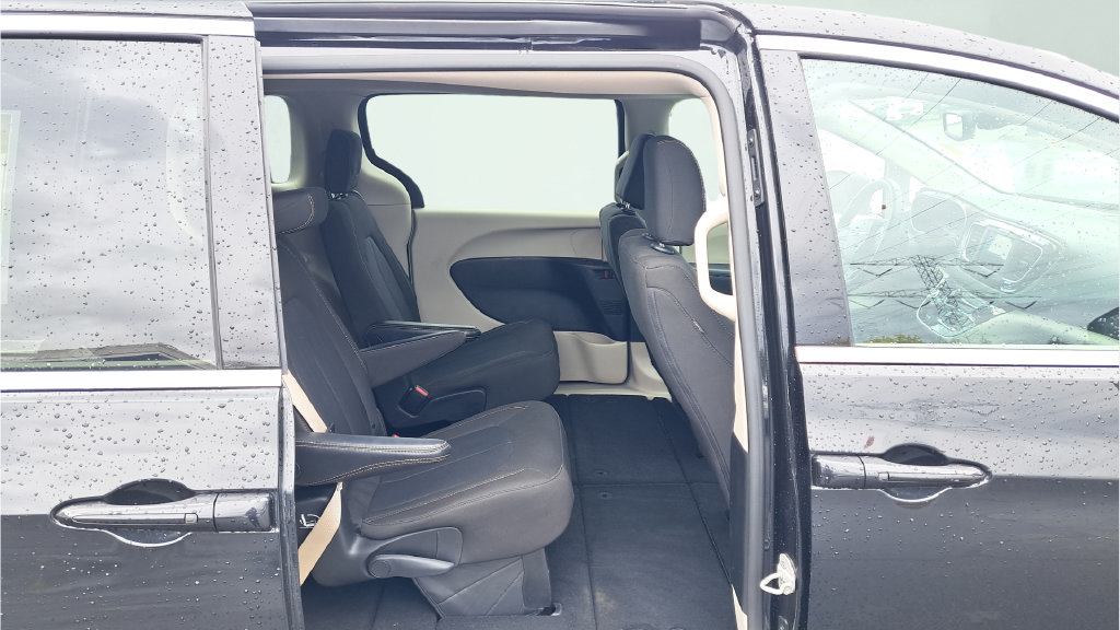 Used 2023 Chrysler Voyager LX FWD image 25