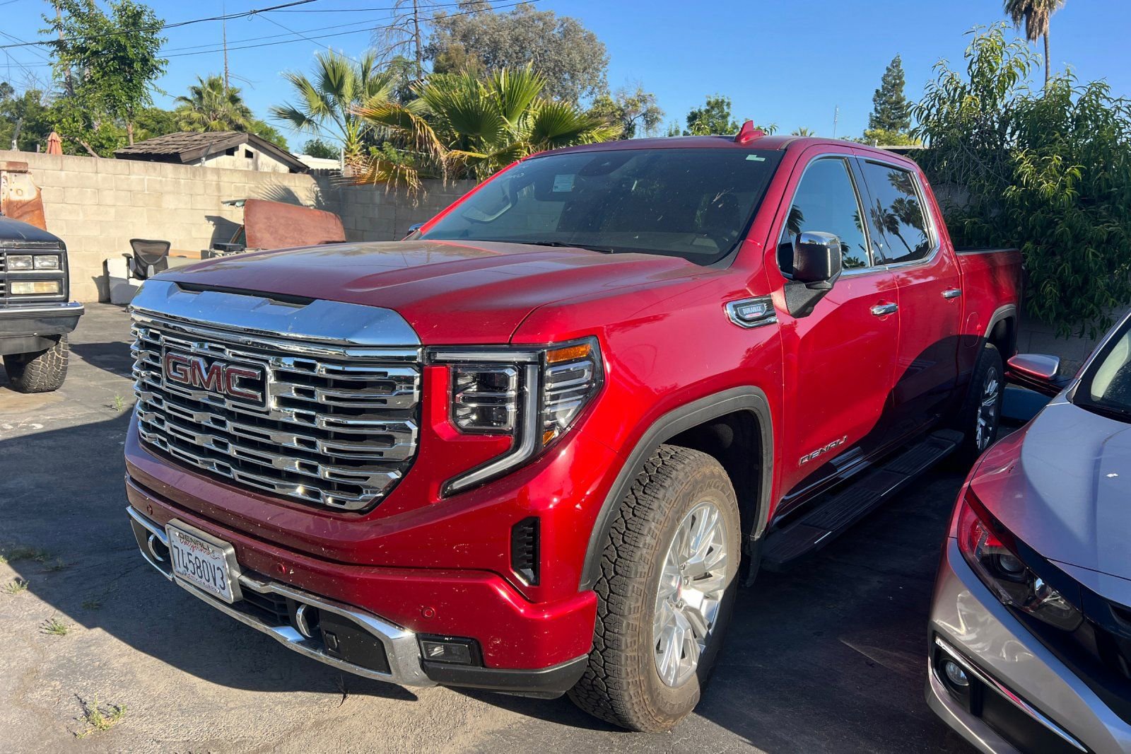 Used 2023 GMC Sierra 1500 Denali AWD/4WD image 2