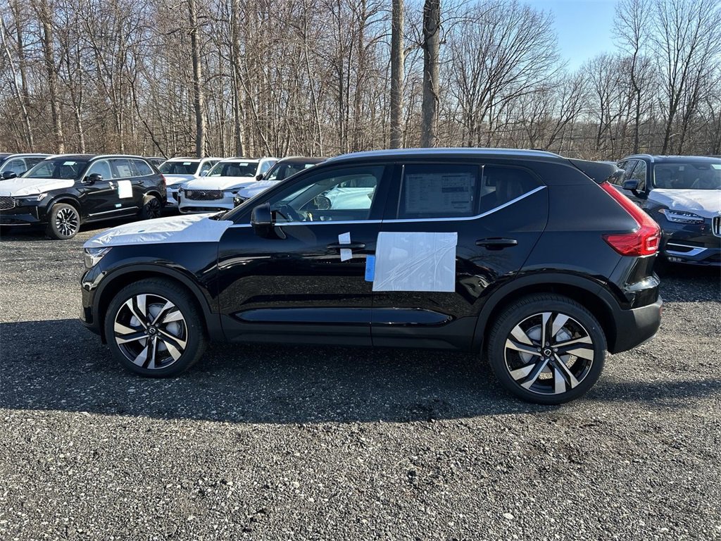 New 2025 Volvo XC40 B5 Ultra w/ Protection Package Premier image 5