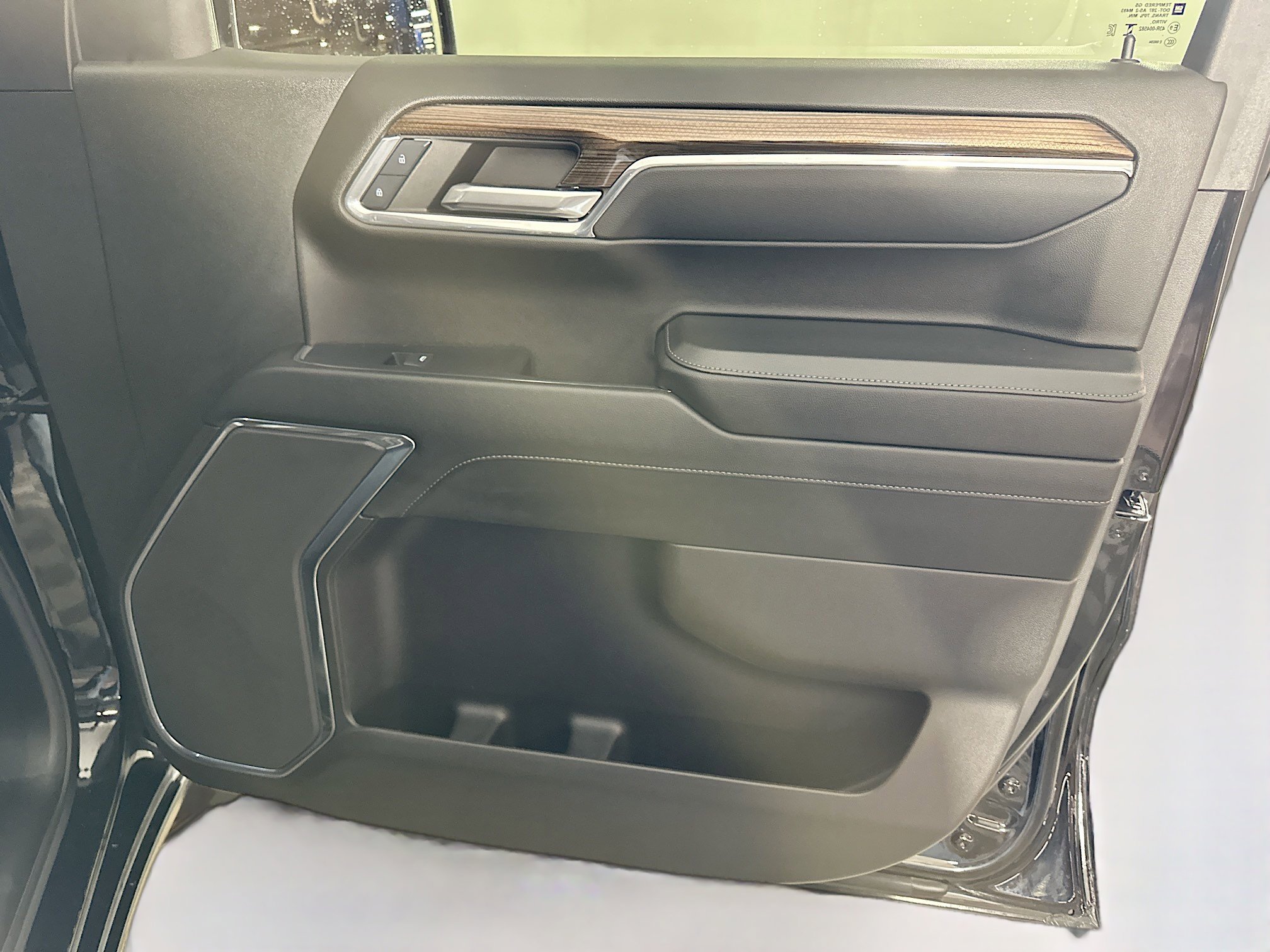 Used 2024 Chevrolet Silverado 1500 LT image 30