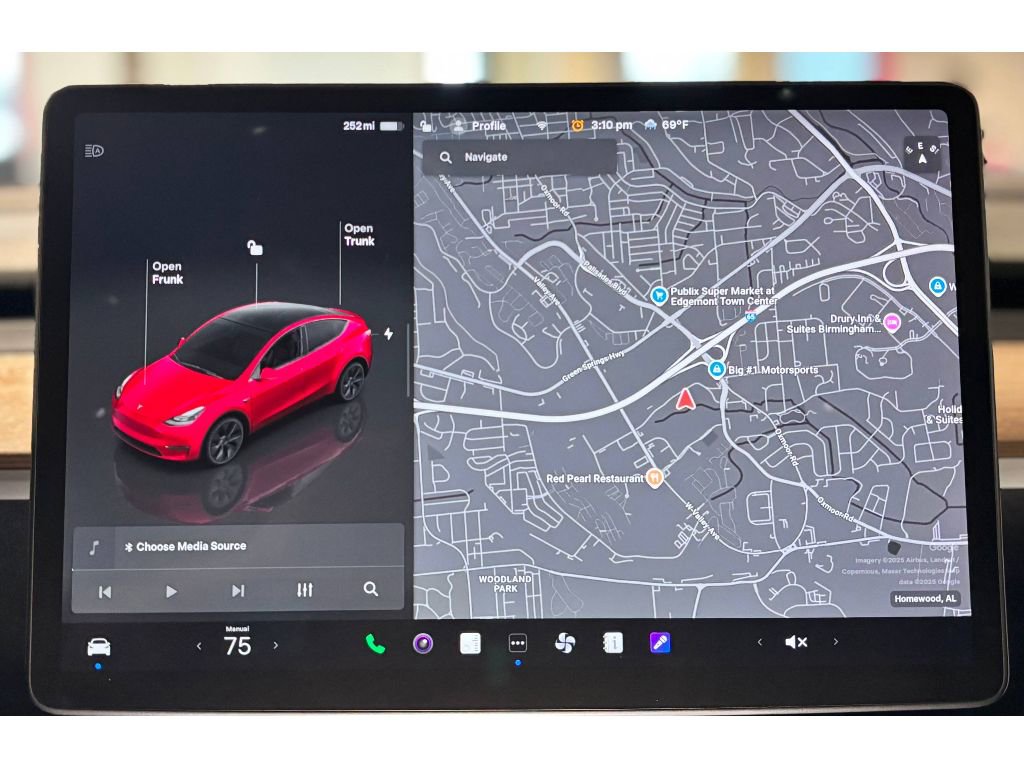 Used 2025 Tesla Model Y Long Range image 30