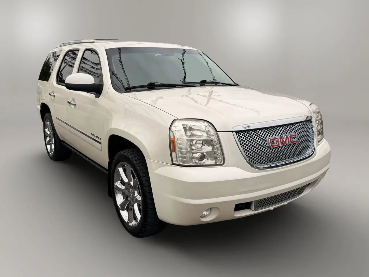 Used 2013 GMC Yukon Denali AWD/4WD image 3