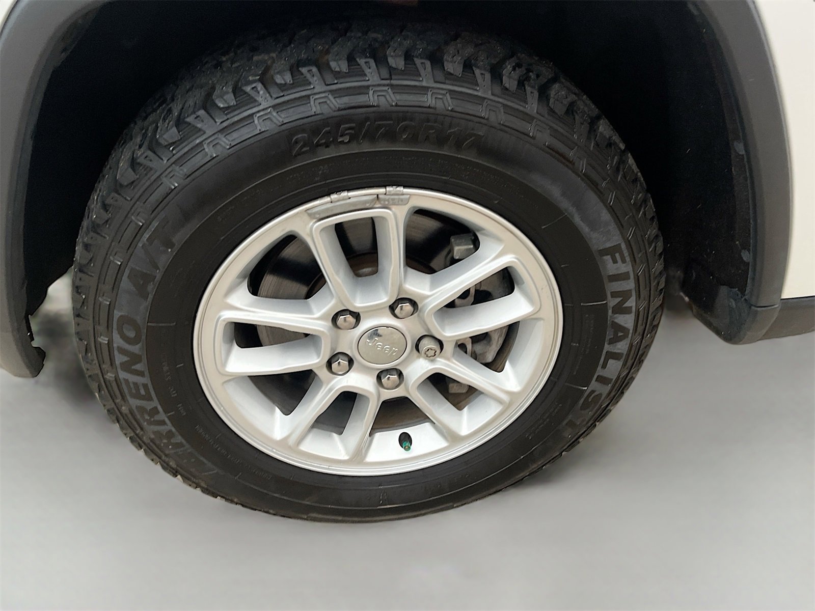 Used 2019 Jeep Grand Cherokee Laredo image 29