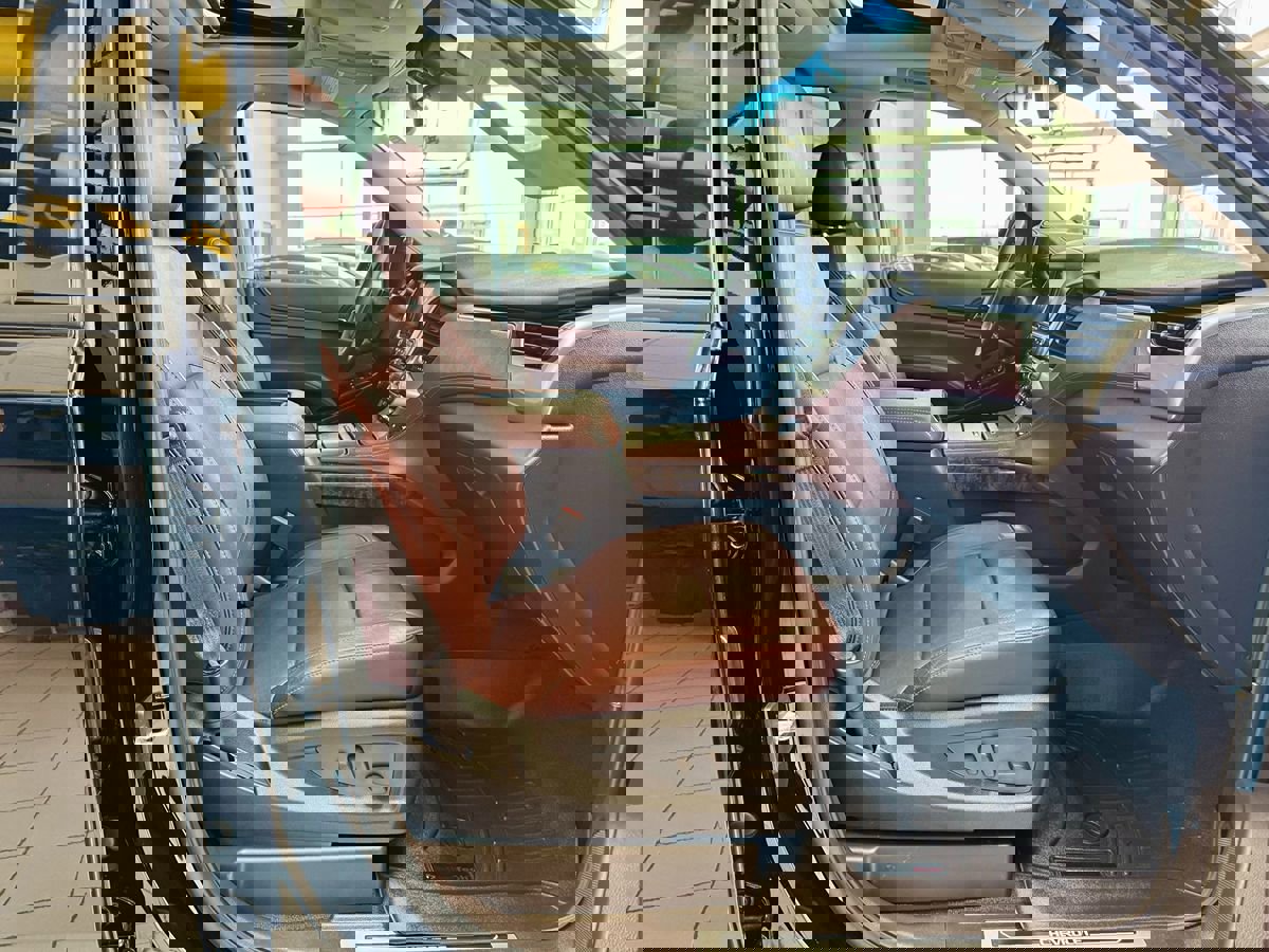 Used 2018 Chevrolet Tahoe Premier image 15