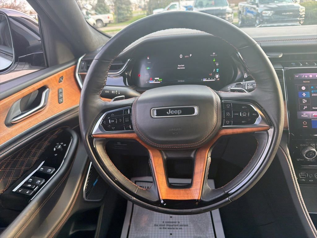 Used 2022 Jeep Grand Cherokee Summit AWD/4WD image 3