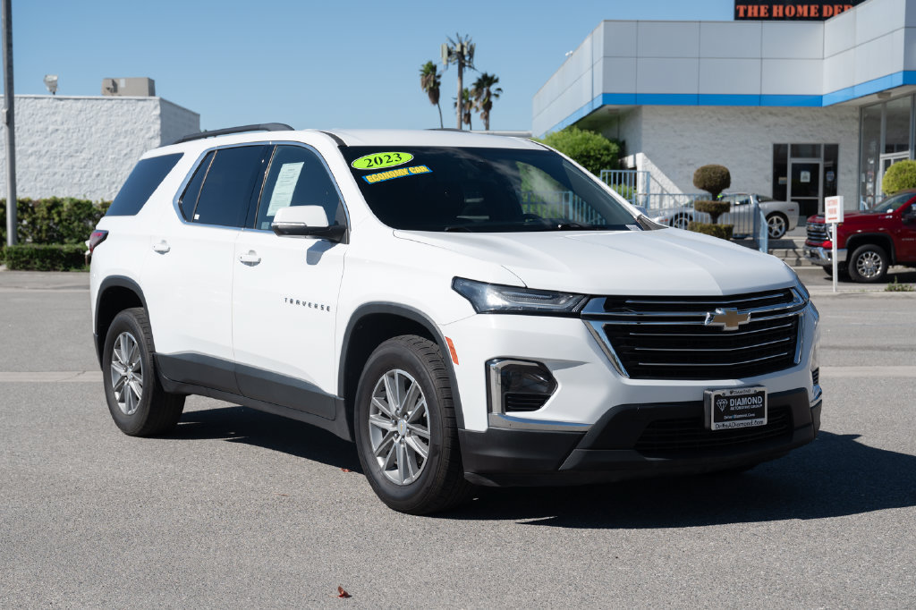 Used 2023 Chevrolet Traverse LT FWD image 1