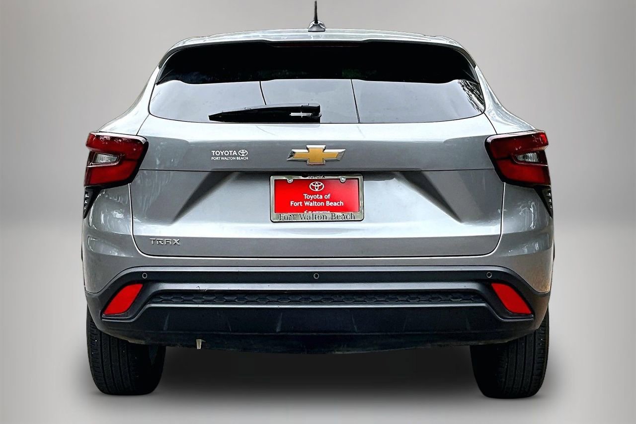 Used 2024 Chevrolet Trax LS w/ LS Convenience Package FWD image 6