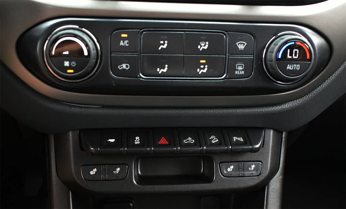 Used 2022 Chevrolet Colorado Z71 AWD/4WD image 18