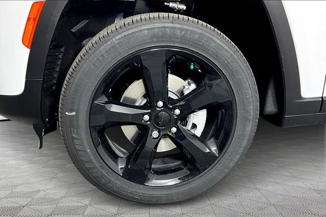 New 2025 Jeep Grand Cherokee Laredo RWD image 13