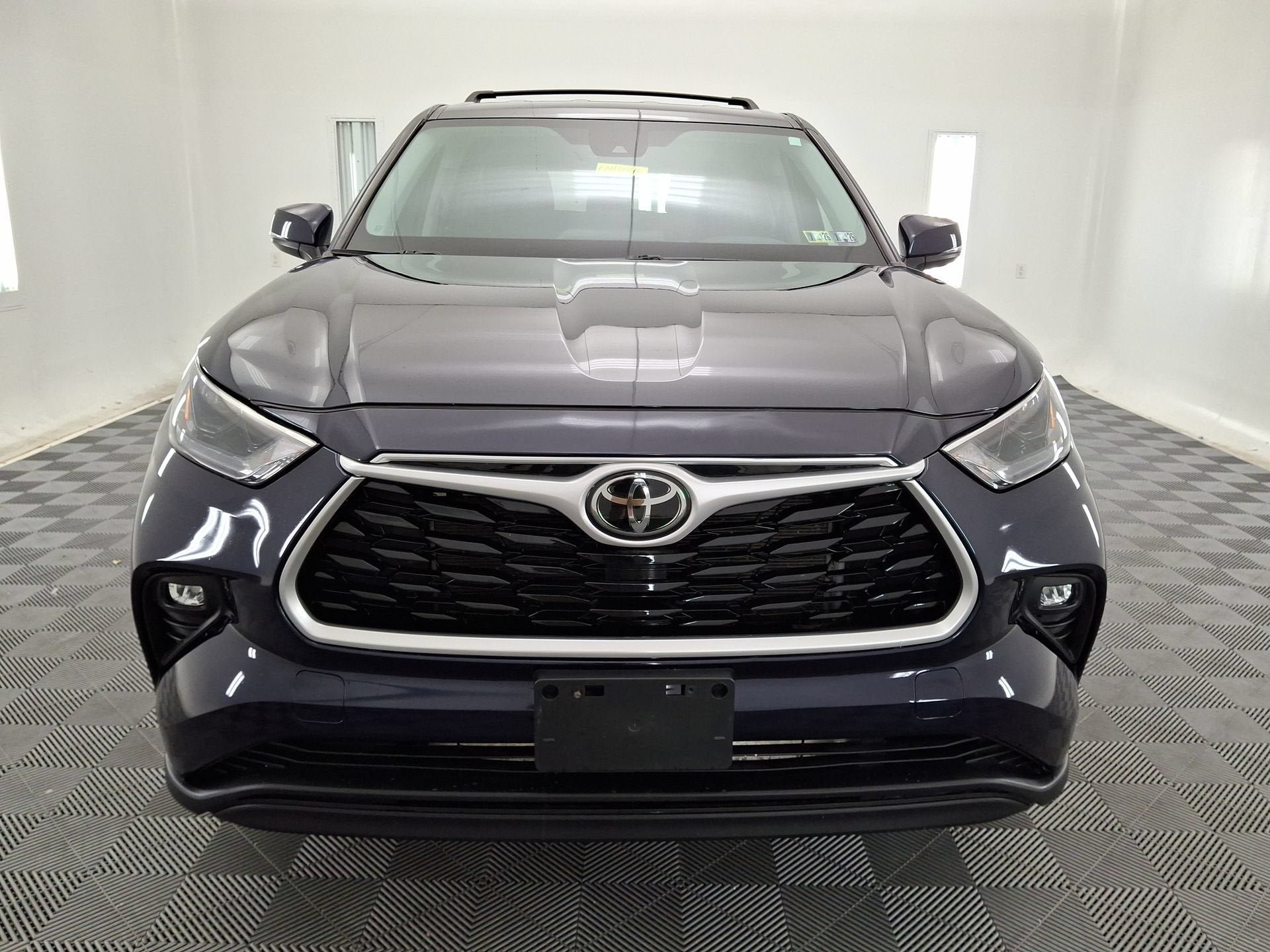 Used 2022 Toyota Highlander LE AWD/4WD image 28