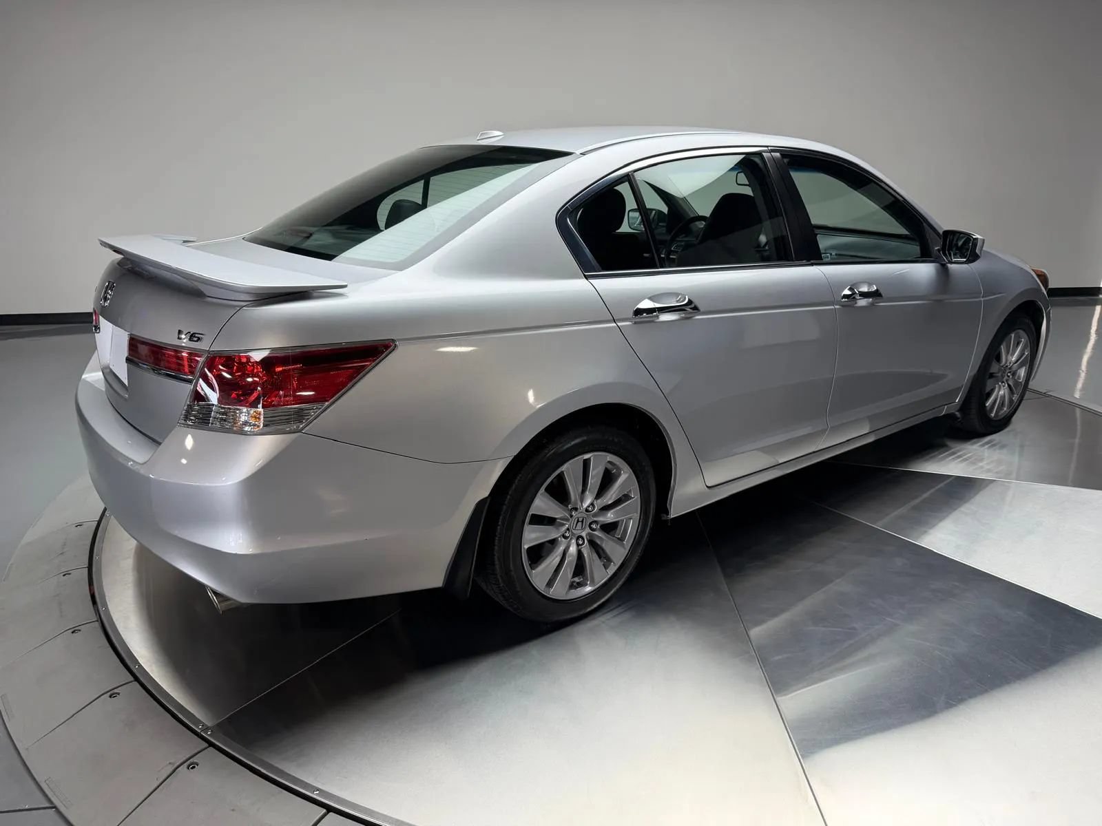 Used 2012 Honda Accord EX-L image 2